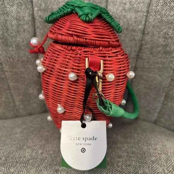 🍓 Kate Spade Strawberry Wicker Mini Bag 🍓 - Picture 6 of 11